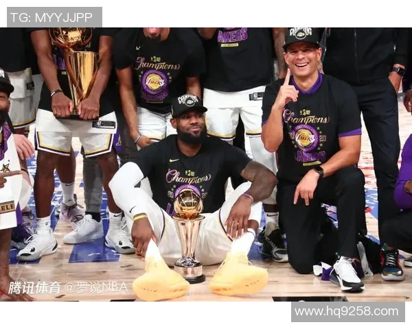 詹姆斯带伤带队连胜，湖人力压篮网夺榜首，霸气双核引爆西部赛场